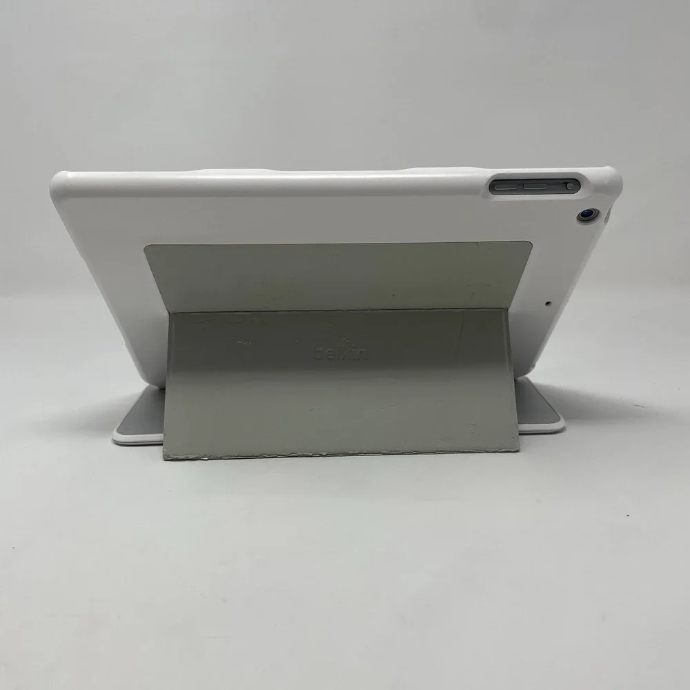 Apple iPad with White Bluetooth Keyboard Case